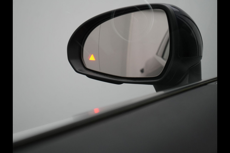 Mercedes-Benz GLC 300e 4MATIC Avantgarde PHEV 313pk Dealer O.H. | Adaptive Cruise | Camera | Digital LED | Sportstoelen Memory & Verwarmd | Stuur Verwarmd | Sfeerverlichting | Apple Carplay | Blis | Navigatie | MBUX | DAB | Plug In Hybrid |