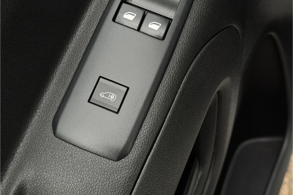 Citroën Berlingo 1.2 PureTech | BPM VRIJ | 3-zits | Camera | PDC V & A | NAVI | Nieuwe D-riem