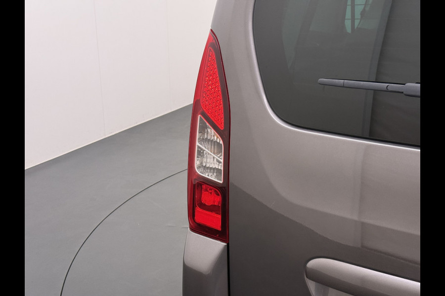 Citroën Berlingo 1.2T 111PK XTR 5-Persoons Trekhaak Navi Airco Camera Cruise Control Apple Carplay MirrorLink Pdc Schuifdeuren Bluetooth Getint glas Led Regen-Lichtsensor 1.300KG Trekwicht