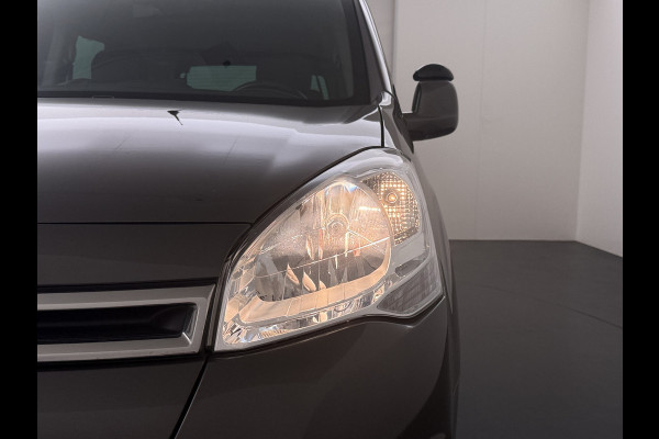Citroën Berlingo 1.2T 111PK XTR 5-Persoons Trekhaak Navi Airco Camera Cruise Control Apple Carplay MirrorLink Pdc Schuifdeuren Bluetooth Getint glas Led Regen-Lichtsensor 1.300KG Trekwicht