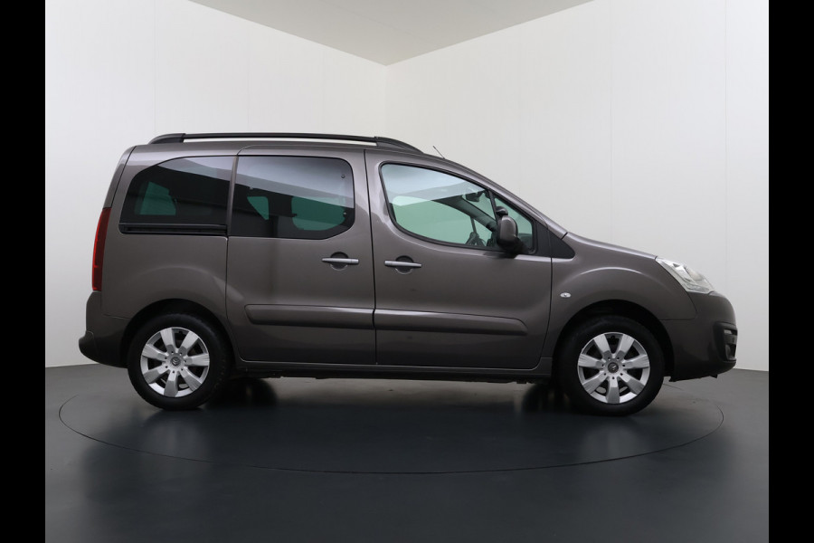 Citroën Berlingo 1.2T 111PK XTR 5-Persoons Trekhaak Navi Airco Camera Cruise Control Apple Carplay MirrorLink Pdc Schuifdeuren Bluetooth Getint glas Led Regen-Lichtsensor 1.300KG Trekwicht