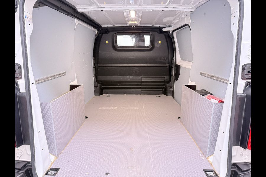 Opel Vivaro 2.0CDTI L2H1 3-Persoons Trekhaak Euro 6 Navi Apple Carplay Android Auto Airco Cruise Control Pdc Edition Regen-Lichtsensor Betonplex Vloer Wandbetimmering Schuifdeur 2.500KG Trekgewicht Origineel Nederlandse Bus