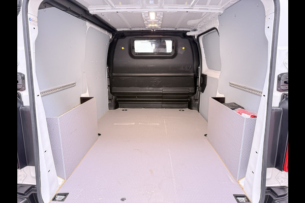Opel Vivaro 2.0CDTI L2H1 3-Persoons Trekhaak Euro 6 Navi Apple Carplay Android Auto Airco Cruise Control Pdc Edition Regen-Lichtsensor Betonplex Vloer Wandbetimmering Schuifdeur 2.500KG Trekgewicht Origineel Nederlandse Bus