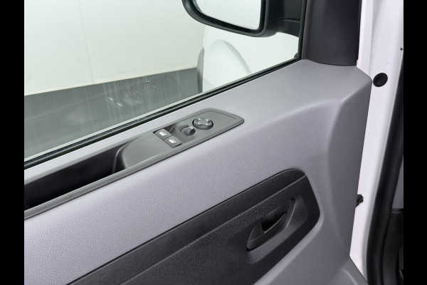 Opel Vivaro 2.0CDTI L2H1 3-Persoons Trekhaak Euro 6 Navi Apple Carplay Android Auto Airco Cruise Control Pdc Edition Regen-Lichtsensor Betonplex Vloer Wandbetimmering Schuifdeur 2.500KG Trekgewicht Origineel Nederlandse Bus