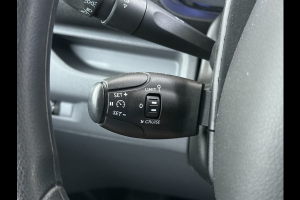 Opel Vivaro 2.0CDTI L2H1 3-Persoons Trekhaak Euro 6 Navi Apple Carplay Android Auto Airco Cruise Control Pdc Edition Regen-Lichtsensor Betonplex Vloer Wandbetimmering Schuifdeur 2.500KG Trekgewicht Origineel Nederlandse Bus