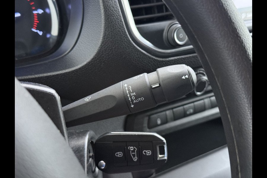 Opel Vivaro 2.0CDTI L2H1 3-Persoons Trekhaak Euro 6 Navi Apple Carplay Android Auto Airco Cruise Control Pdc Edition Regen-Lichtsensor Betonplex Vloer Wandbetimmering Schuifdeur 2.500KG Trekgewicht Origineel Nederlandse Bus
