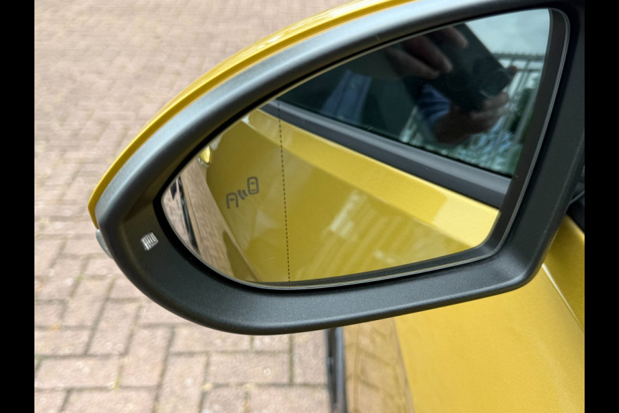 Volkswagen Golf 1.5 TSI R-Line | LED | ACC | Virtual | CAM