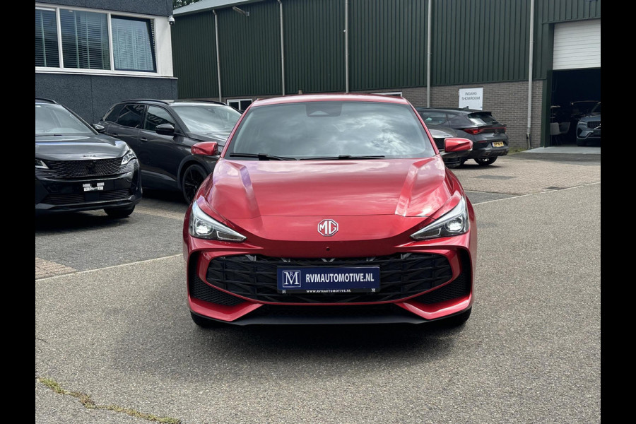 MG MG3 Hybrid+ 1.5 Hybrid+ Luxury VAN: 23.900,- VOOR: 21.330,- UW WKVOORDEEL: 2.570,- | 7 JAAR MG FABRIEKS GARANTIE TM 02-2032 | STOEL + STUURVERWARMING | 360 CAMERA | ADAP. CRUISE | DODE HOEK | KEYLESS | APPLE CARPLAY |