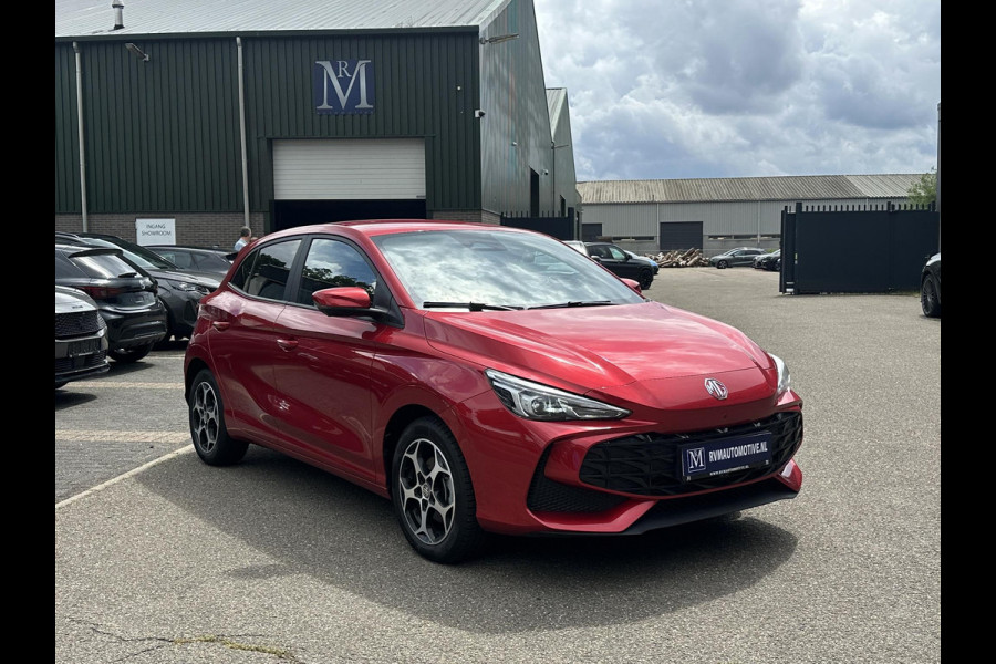 MG MG3 Hybrid+ 1.5 Hybrid+ Luxury VAN: 23.900,- VOOR: 21.330,- UW WKVOORDEEL: 2.570,- | 7 JAAR MG FABRIEKS GARANTIE TM 02-2032 | STOEL + STUURVERWARMING | 360 CAMERA | ADAP. CRUISE | DODE HOEK | KEYLESS | APPLE CARPLAY |