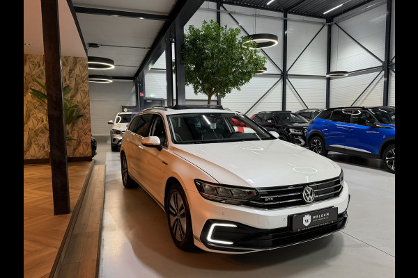 Volkswagen Passat Variant 1.4 TSI GTE|218pk|Plug-in Hybrid|Pano|Massage|Elek. Trekhaak|Head-up|360° Camera|Leder|Rijklaar