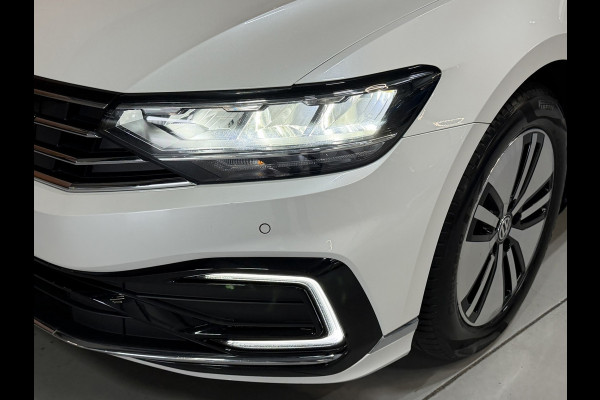 Volkswagen Passat Variant 1.4 TSI GTE|218pk|Plug-in Hybrid|Pano|Massage|Elek. Trekhaak|Head-up|360° Camera|Leder|Rijklaar