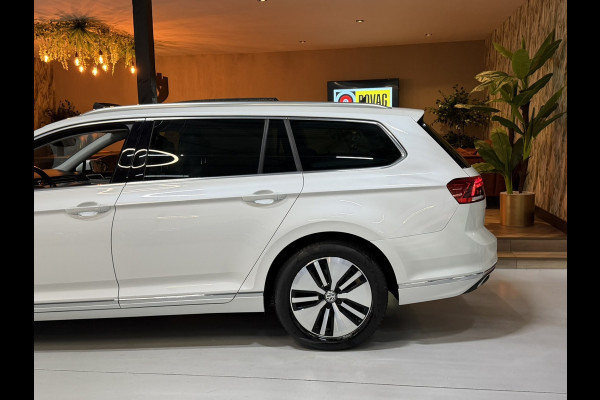Volkswagen Passat Variant 1.4 TSI GTE|218pk|Plug-in Hybrid|Pano|Massage|Elek. Trekhaak|Head-up|360° Camera|Leder|Rijklaar