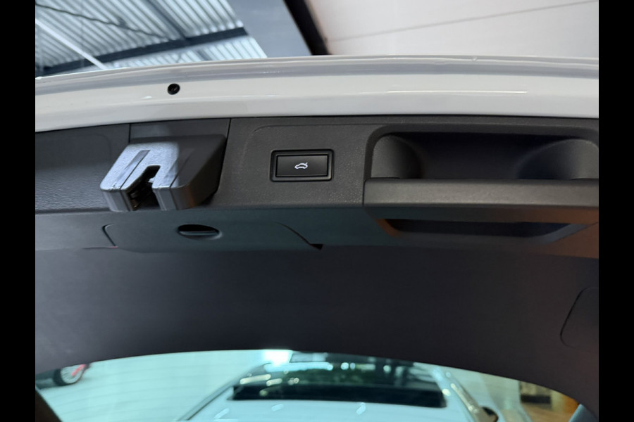 Volkswagen Passat Variant 1.4 TSI GTE|218pk|Plug-in Hybrid|Pano|Massage|Elek. Trekhaak|Head-up|360° Camera|Leder|Rijklaar