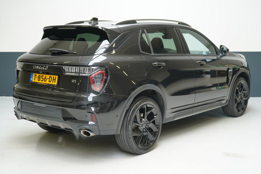Lynk & Co 01 1.5 | Zwart optiek | 360 camera | Panoramadak | Navigatie | Memory | Apple CarPlay