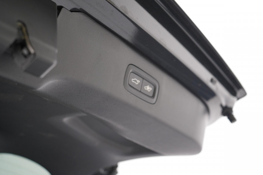 Lynk & Co 01 1.5 | Zwart optiek | 360 camera | Panoramadak | Navigatie | Memory | Apple CarPlay