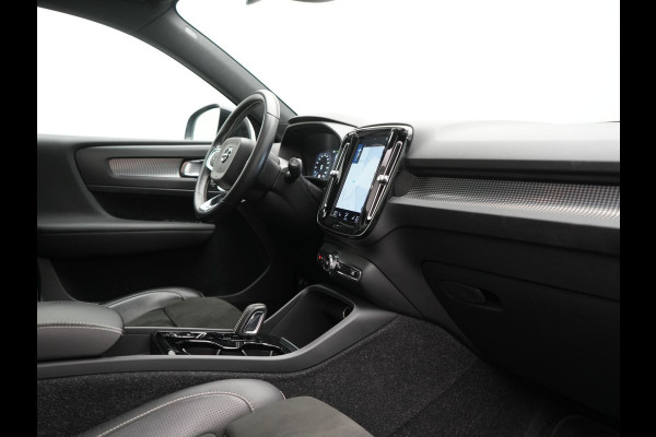 Volvo XC40 T5 Twin Engine R-Design PHEV 262pk | Trekhaak Af Fabriek | Panodak | Adaptive Cruise | 360 Camera | Harman / Kardon | Alcantara Sportstoelen Memory & Verwarmd | Apple Carplay | Stuur Verwarmd | Keyless | Blis | 19"L.M | Plug In Hybrid |