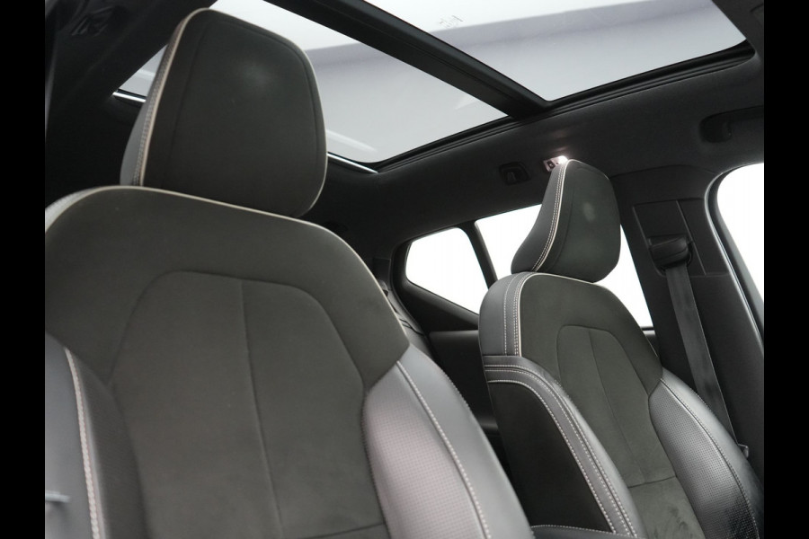 Volvo XC40 T5 Twin Engine R-Design PHEV 262pk | Trekhaak Af Fabriek | Panodak | Adaptive Cruise | 360 Camera | Harman / Kardon | Alcantara Sportstoelen Memory & Verwarmd | Apple Carplay | Stuur Verwarmd | Keyless | Blis | 19"L.M | Plug In Hybrid |