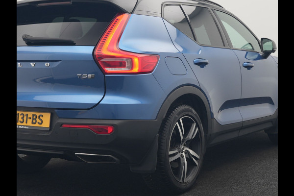Volvo XC40 T5 Twin Engine R-Design PHEV 262pk | Trekhaak Af Fabriek | Panodak | Adaptive Cruise | 360 Camera | Harman / Kardon | Alcantara Sportstoelen Memory & Verwarmd | Apple Carplay | Stuur Verwarmd | Keyless | Blis | 19"L.M | Plug In Hybrid |