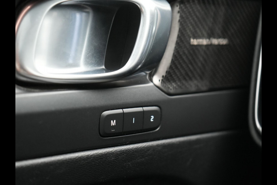 Volvo XC40 T5 Twin Engine R-Design PHEV 262pk | Trekhaak Af Fabriek | Panodak | Adaptive Cruise | 360 Camera | Harman / Kardon | Alcantara Sportstoelen Memory & Verwarmd | Apple Carplay | Stuur Verwarmd | Keyless | Blis | 19"L.M | Plug In Hybrid |