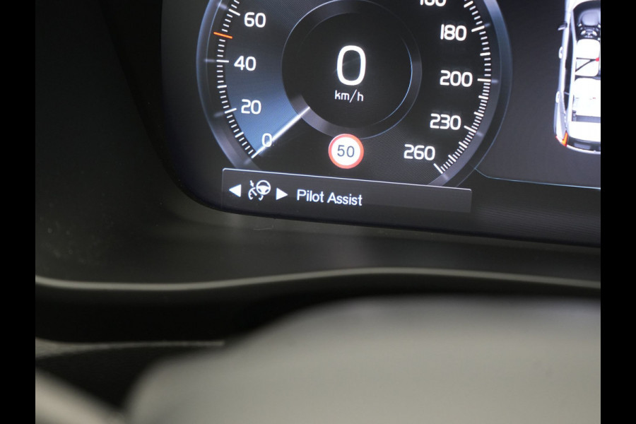 Volvo XC40 T5 Twin Engine R-Design PHEV 262pk | Trekhaak Af Fabriek | Panodak | Adaptive Cruise | 360 Camera | Harman / Kardon | Alcantara Sportstoelen Memory & Verwarmd | Apple Carplay | Stuur Verwarmd | Keyless | Blis | 19"L.M | Plug In Hybrid |