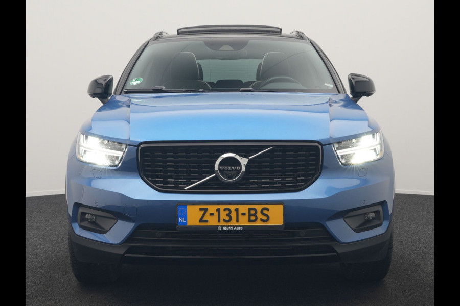 Volvo XC40 T5 Twin Engine R-Design PHEV 262pk | Trekhaak Af Fabriek | Panodak | Adaptive Cruise | 360 Camera | Harman / Kardon | Alcantara Sportstoelen Memory & Verwarmd | Apple Carplay | Stuur Verwarmd | Keyless | Blis | 19"L.M | Plug In Hybrid |