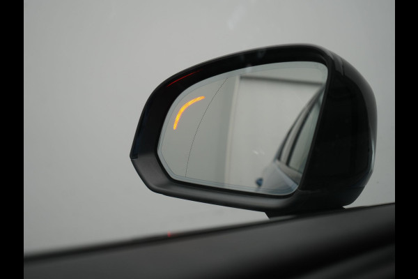 Volvo XC40 T5 Twin Engine R-Design PHEV 262pk | Trekhaak Af Fabriek | Panodak | Adaptive Cruise | 360 Camera | Harman / Kardon | Alcantara Sportstoelen Memory & Verwarmd | Apple Carplay | Stuur Verwarmd | Keyless | Blis | 19"L.M | Plug In Hybrid |