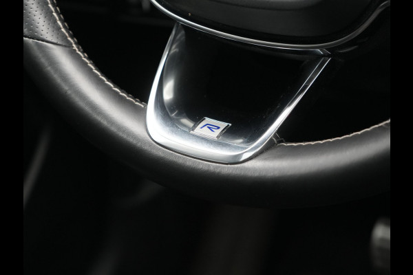 Volvo XC40 T5 Twin Engine R-Design PHEV 262pk | Trekhaak Af Fabriek | Panodak | Adaptive Cruise | 360 Camera | Harman / Kardon | Alcantara Sportstoelen Memory & Verwarmd | Apple Carplay | Stuur Verwarmd | Keyless | Blis | 19"L.M | Plug In Hybrid |