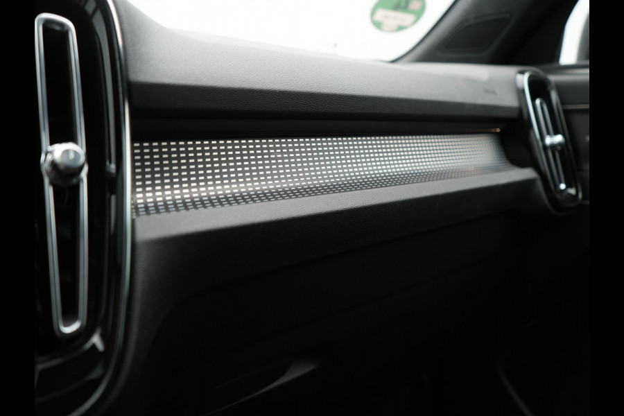 Volvo XC40 T5 Twin Engine R-Design PHEV 262pk | Trekhaak Af Fabriek | Panodak | Adaptive Cruise | 360 Camera | Harman / Kardon | Alcantara Sportstoelen Memory & Verwarmd | Apple Carplay | Stuur Verwarmd | Keyless | Blis | 19"L.M | Plug In Hybrid |