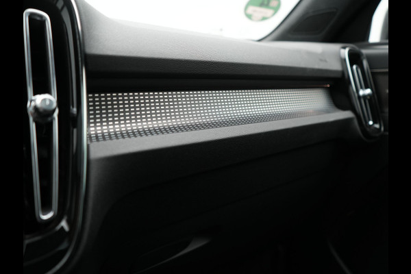 Volvo XC40 T5 Twin Engine R-Design PHEV 262pk | Trekhaak Af Fabriek | Panodak | Adaptive Cruise | 360 Camera | Harman / Kardon | Alcantara Sportstoelen Memory & Verwarmd | Apple Carplay | Stuur Verwarmd | Keyless | Blis | 19"L.M | Plug In Hybrid |