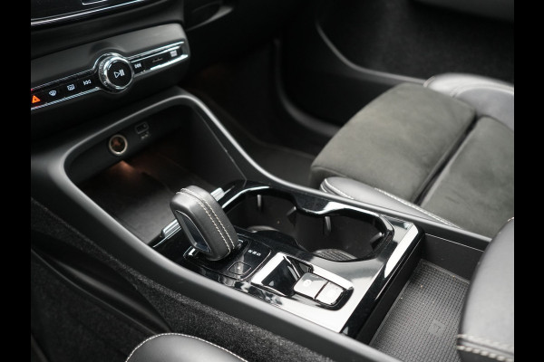 Volvo XC40 T5 Twin Engine R-Design PHEV 262pk | Trekhaak Af Fabriek | Panodak | Adaptive Cruise | 360 Camera | Harman / Kardon | Alcantara Sportstoelen Memory & Verwarmd | Apple Carplay | Stuur Verwarmd | Keyless | Blis | 19"L.M | Plug In Hybrid |