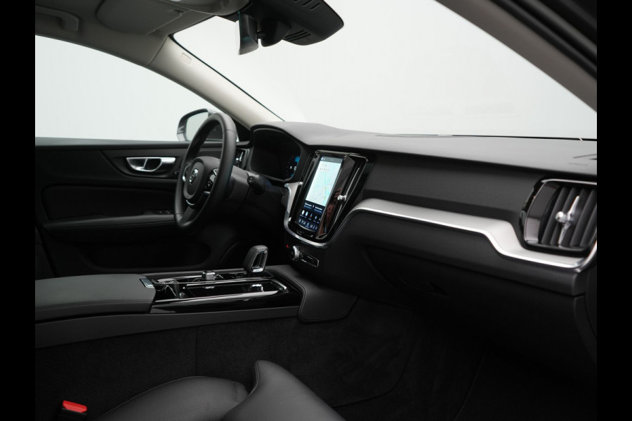 Volvo V60 T6 AWD Plus Bright LONG RANGE PHEV 350pk Dealer O.H. | Panodak | Camera | Harman / Kardon | Lederen Sportstoelen Memory & Verwarmd | Google Assistent | Keyless | Stuur Verwarmd | Apple Carplay | Navigatie | DAB | Plug In Hybrid |