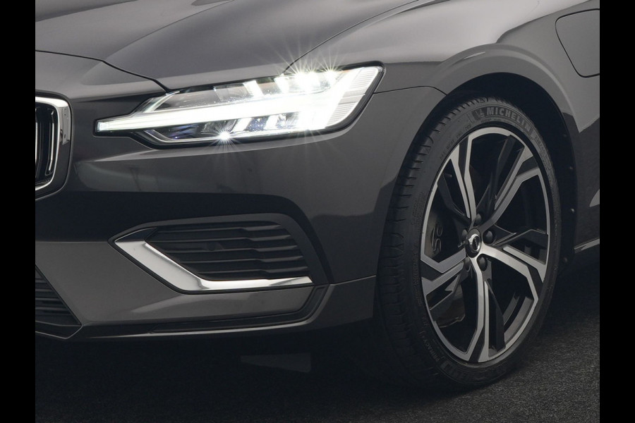 Volvo V60 T6 AWD Plus Bright LONG RANGE PHEV 350pk Dealer O.H. | Panodak | Camera | Harman / Kardon | Lederen Sportstoelen Memory & Verwarmd | Google Assistent | Keyless | Stuur Verwarmd | Apple Carplay | Navigatie | DAB | Plug In Hybrid |