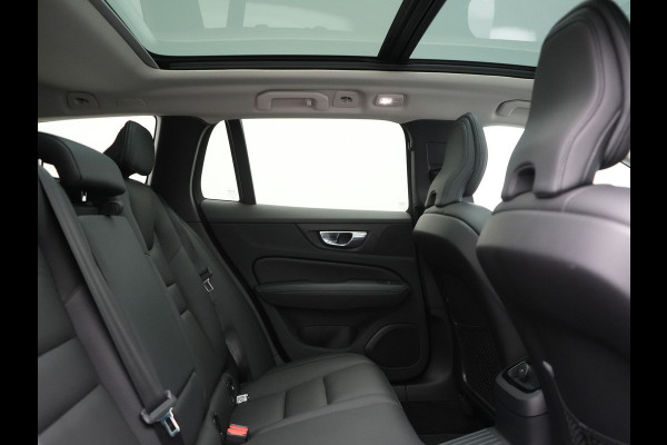 Volvo V60 T6 AWD Plus Bright LONG RANGE PHEV 350pk Dealer O.H. | Panodak | Camera | Harman / Kardon | Lederen Sportstoelen Memory & Verwarmd | Google Assistent | Keyless | Stuur Verwarmd | Apple Carplay | Navigatie | DAB | Plug In Hybrid |