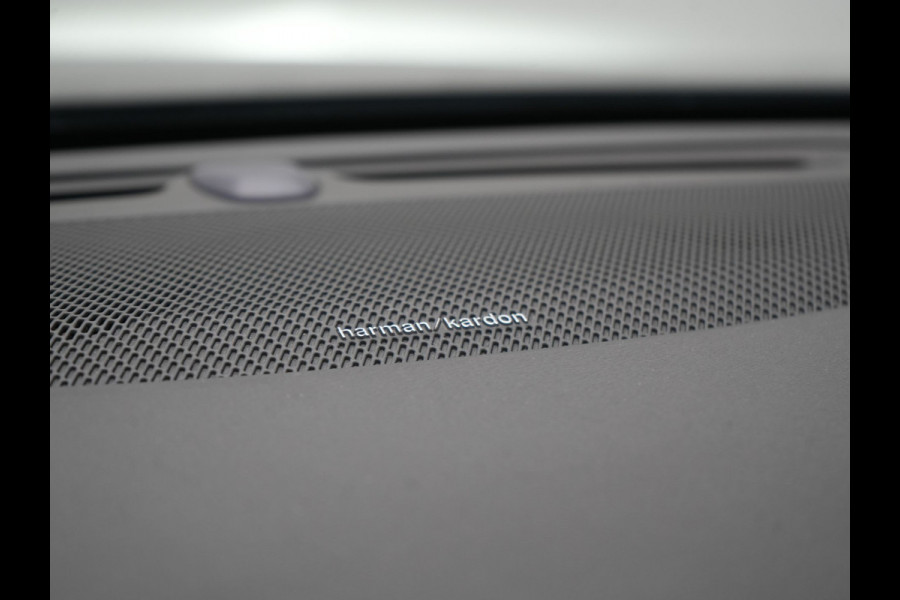 Volvo V60 T6 AWD Plus Bright LONG RANGE PHEV 350pk Dealer O.H. | Panodak | Camera | Harman / Kardon | Lederen Sportstoelen Memory & Verwarmd | Google Assistent | Keyless | Stuur Verwarmd | Apple Carplay | Navigatie | DAB | Plug In Hybrid |