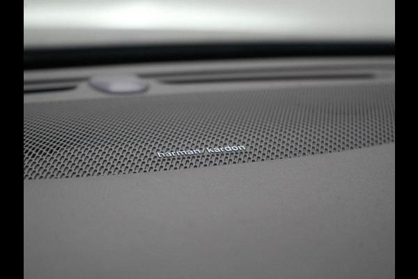 Volvo V60 T6 AWD Plus Bright LONG RANGE PHEV 350pk Dealer O.H. | Panodak | Camera | Harman / Kardon | Lederen Sportstoelen Memory & Verwarmd | Google Assistent | Keyless | Stuur Verwarmd | Apple Carplay | Navigatie | DAB | Plug In Hybrid |