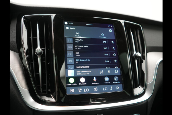 Volvo V60 T6 AWD Plus Bright LONG RANGE PHEV 350pk Dealer O.H. | Panodak | Camera | Harman / Kardon | Lederen Sportstoelen Memory & Verwarmd | Google Assistent | Keyless | Stuur Verwarmd | Apple Carplay | Navigatie | DAB | Plug In Hybrid |