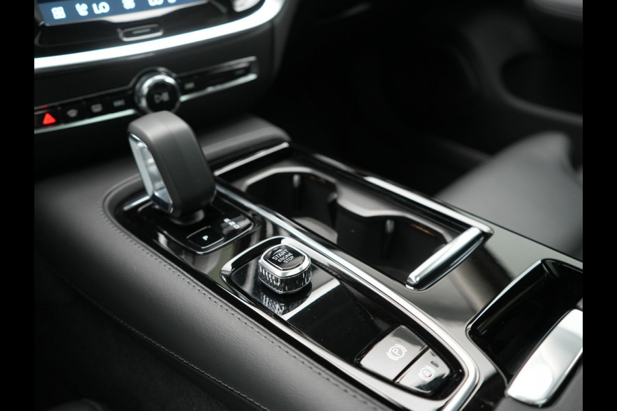 Volvo V60 T6 AWD Plus Bright LONG RANGE PHEV 350pk Dealer O.H. | Panodak | Camera | Harman / Kardon | Lederen Sportstoelen Memory & Verwarmd | Google Assistent | Keyless | Stuur Verwarmd | Apple Carplay | Navigatie | DAB | Plug In Hybrid |
