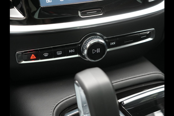 Volvo V60 T6 AWD Plus Bright LONG RANGE PHEV 350pk Dealer O.H. | Panodak | Camera | Harman / Kardon | Lederen Sportstoelen Memory & Verwarmd | Google Assistent | Keyless | Stuur Verwarmd | Apple Carplay | Navigatie | DAB | Plug In Hybrid |