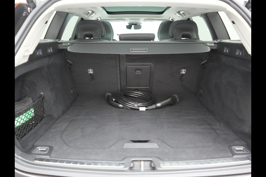 Volvo V60 T6 AWD Plus Bright LONG RANGE PHEV 350pk Dealer O.H. | Panodak | Camera | Harman / Kardon | Lederen Sportstoelen Memory & Verwarmd | Google Assistent | Keyless | Stuur Verwarmd | Apple Carplay | Navigatie | DAB | Plug In Hybrid |