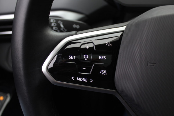 Volkswagen ID.4 Max 77 kWh / SOH 90,1% / Full option! / warmtepomp/  Panoramadak / Camera / Head-up / Keyless / 20'' / ACC / Dodehoek / Elektr. stoelen / Massage / Navigatie / Stuurverwarming