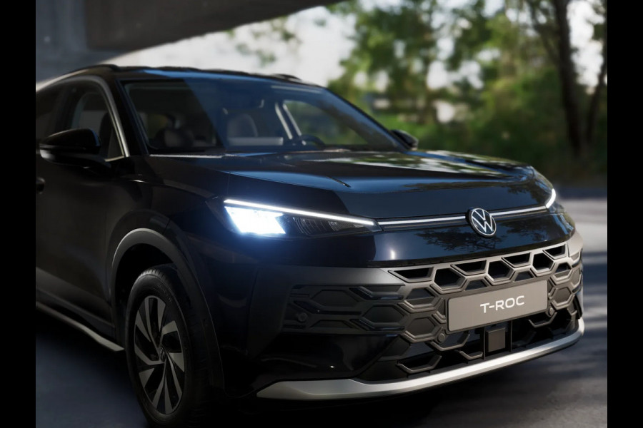 Volkswagen T-Roc Limited Edition 1.5 eTSI 85 kW / 116 PK SUV 7 vers / Getinte ramen / Carplay / 16 Inch