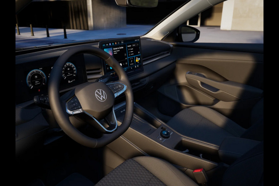 Volkswagen T-Roc Limited Edition 1.5 eTSI 85 kW / 116 PK SUV 7 vers / Getinte ramen / Carplay / 16 Inch
