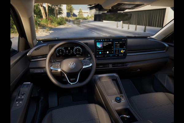 Volkswagen T-Roc Limited Edition 1.5 eTSI 85 kW / 116 PK SUV 7 vers / Getinte ramen / Carplay / 16 Inch