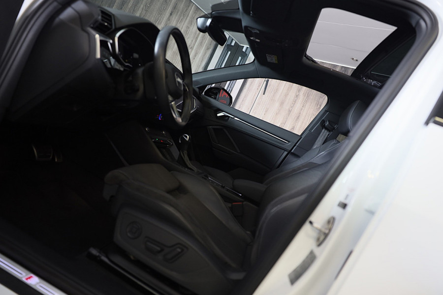 Audi Q3 Sportback 45 TFSI e RSQ3 Look / Memory / Camera / Acc / Lane Assist / Dode Hoek / S Line Zetels / Pano / Matrix / 21 In