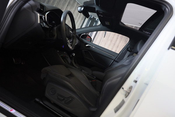 Audi Q3 Sportback 45 TFSI e RSQ3 Look / Memory / Camera / Acc / Lane Assist / Dode Hoek / S Line Zetels / Pano / Matrix / 21 In