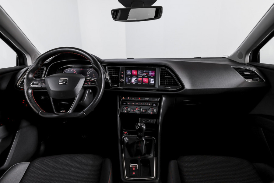Seat Leon ST 1.5 TSI 150 PK FR Business Intense | Dig. Cockpit | Adapt. Cruise | Stoelverw. | PDC | Camera | NAV + App. Connect | ECC | Afn. Trekhaak | LM 19" |