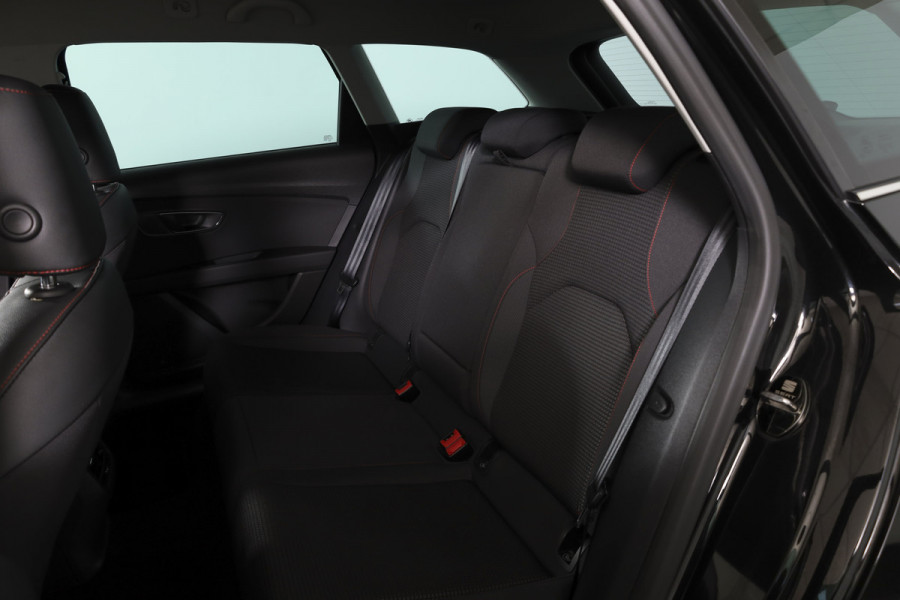 Seat Leon ST 1.5 TSI 150 PK FR Business Intense | Dig. Cockpit | Adapt. Cruise | Stoelverw. | PDC | Camera | NAV + App. Connect | ECC | Afn. Trekhaak | LM 19" |