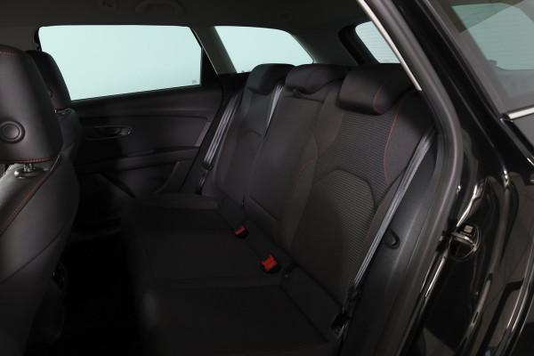 Seat Leon ST 1.5 TSI 150 PK FR Business Intense | Dig. Cockpit | Adapt. Cruise | Stoelverw. | PDC | Camera | NAV + App. Connect | ECC | Afn. Trekhaak | LM 19" |