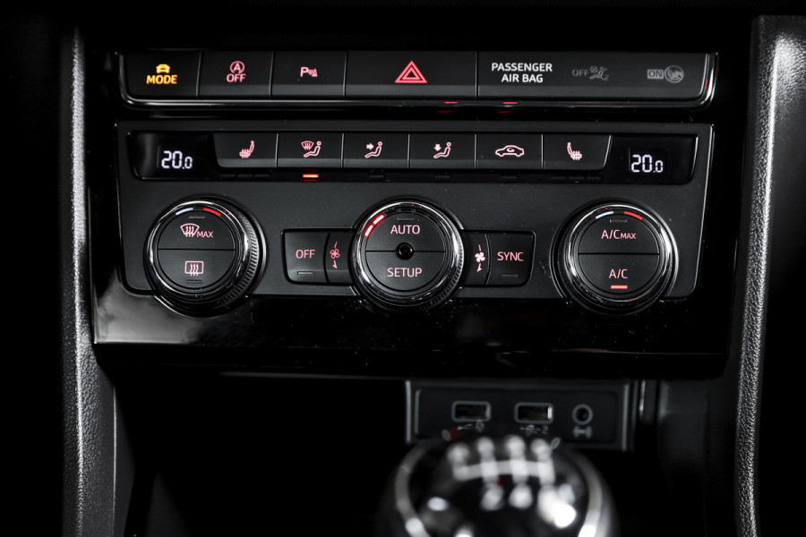 Seat Leon ST 1.5 TSI 150 PK FR Business Intense | Dig. Cockpit | Adapt. Cruise | Stoelverw. | PDC | Camera | NAV + App. Connect | ECC | Afn. Trekhaak | LM 19" |