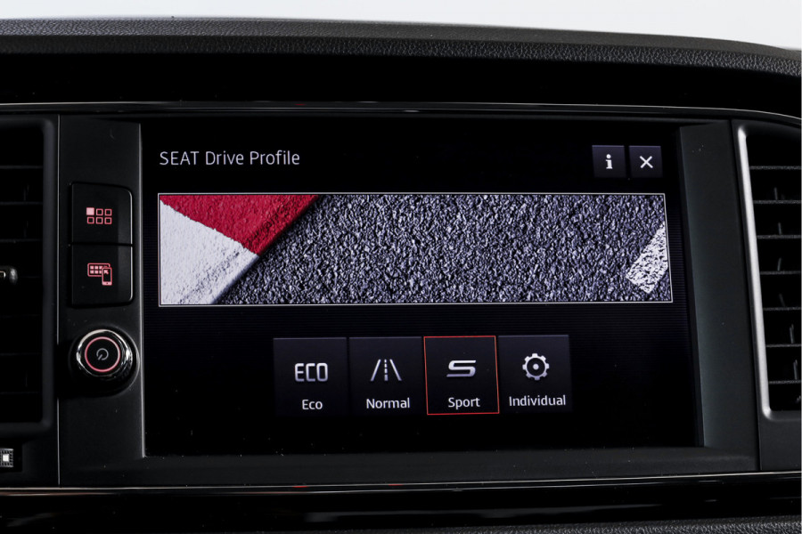 Seat Leon ST 1.5 TSI 150 PK FR Business Intense | Dig. Cockpit | Adapt. Cruise | Stoelverw. | PDC | Camera | NAV + App. Connect | ECC | Afn. Trekhaak | LM 19" |